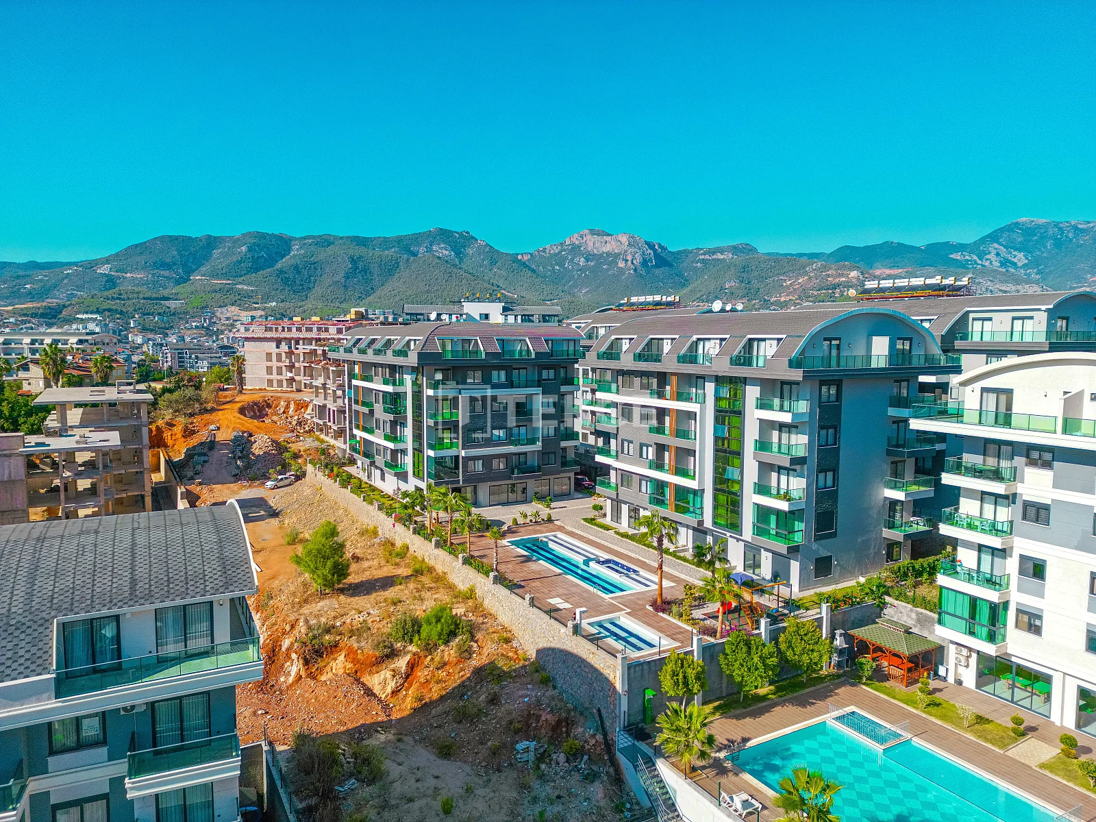 ayt-04843-furnished-apartment-for-sale-in-a-pool-complex-in-oba-alanya-te (1)